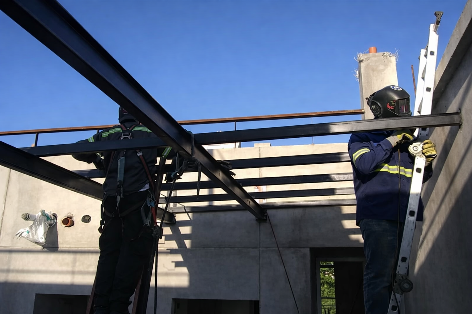 Montaje de estructura para techo vidriado