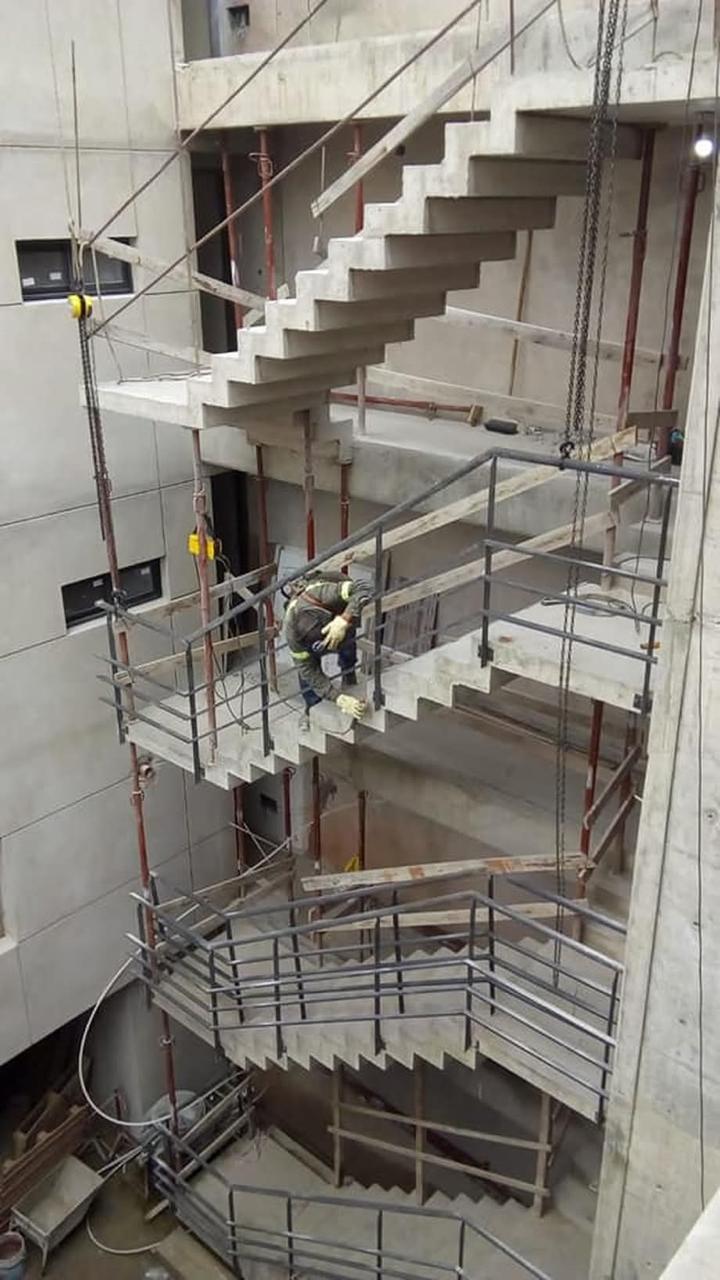 Instalacion de pasamano en escalera